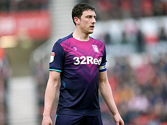 Tommy Elphick signs for Hudder...